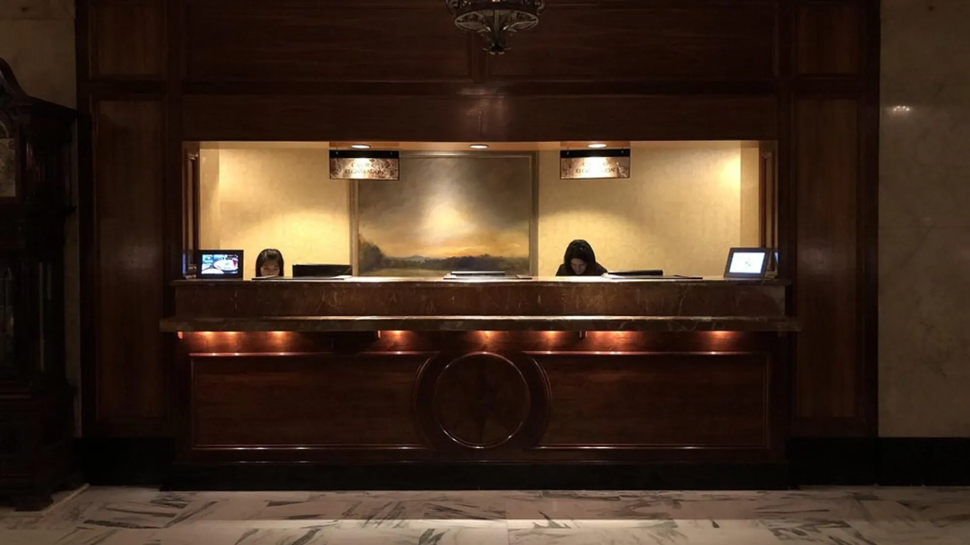 ****  Peabody Memphis Hotel United States