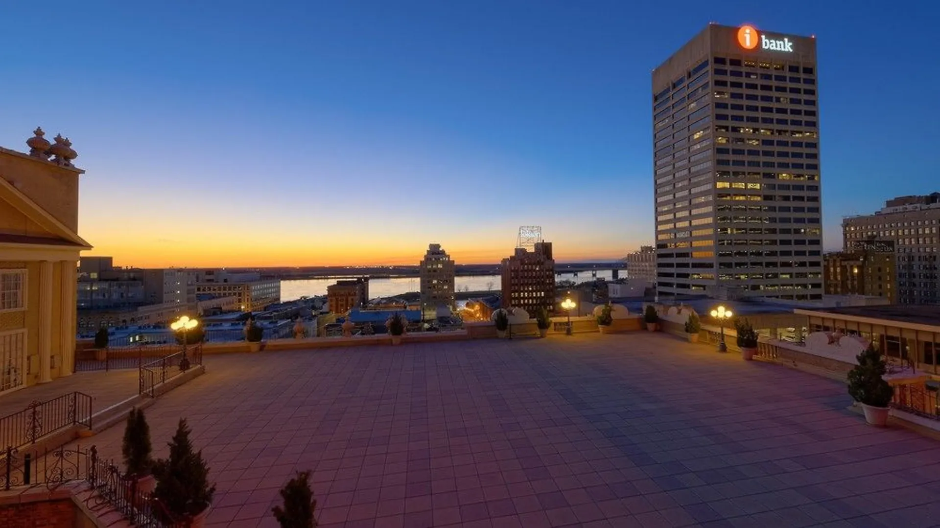 ****  Peabody Memphis Hotel United States