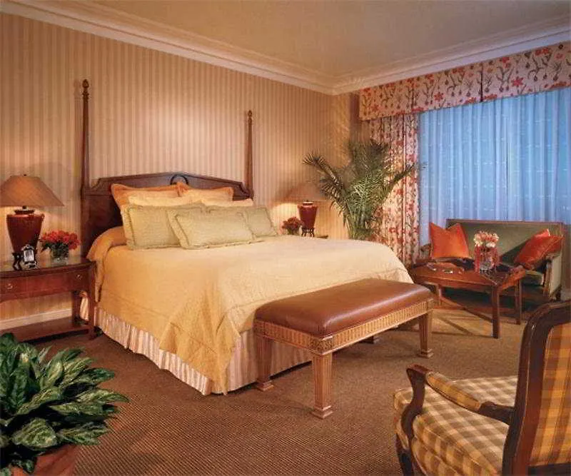 ****  Peabody Memphis Hotel United States
