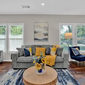  Holiday home Freshly Renovated 3 Bedroom 1 Bath Home!