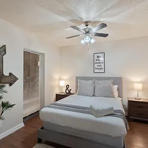 Apartment Affordable Downtown W Views